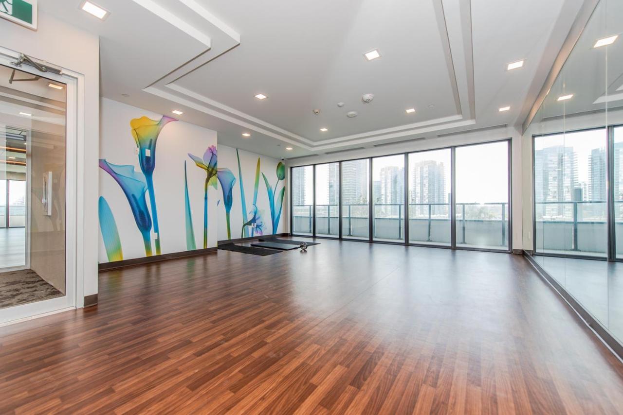 Condo In Parklawn & Lake Shore With Free Parking Close To Airport โตรอนโต ภายนอก รูปภาพ