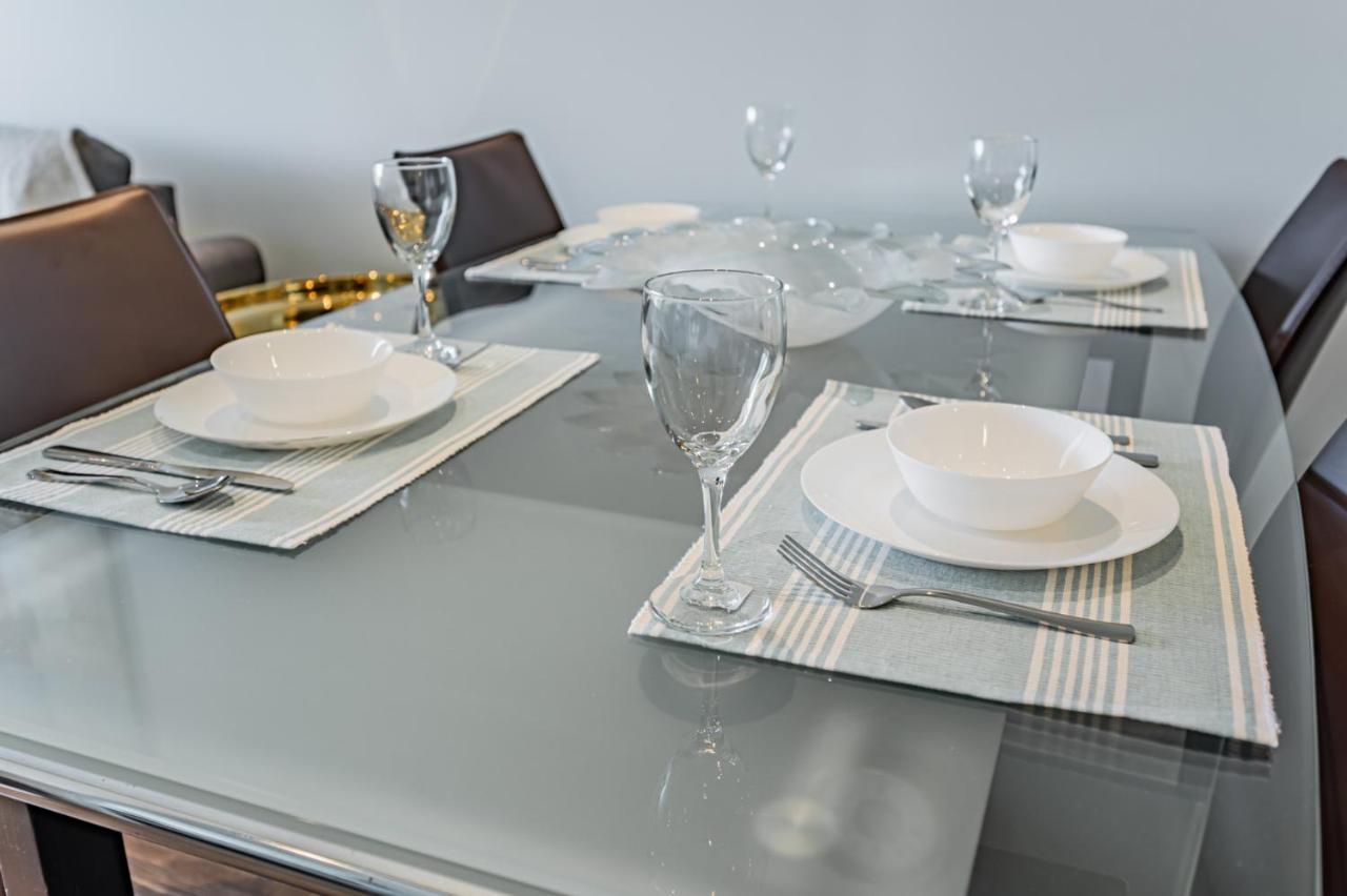 Condo In Parklawn & Lake Shore With Free Parking Close To Airport โตรอนโต ภายนอก รูปภาพ