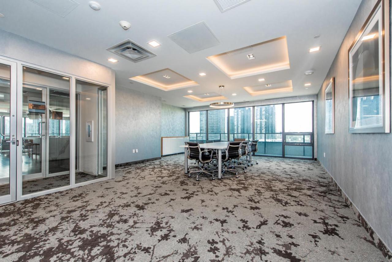 Condo In Parklawn & Lake Shore With Free Parking Close To Airport โตรอนโต ภายนอก รูปภาพ