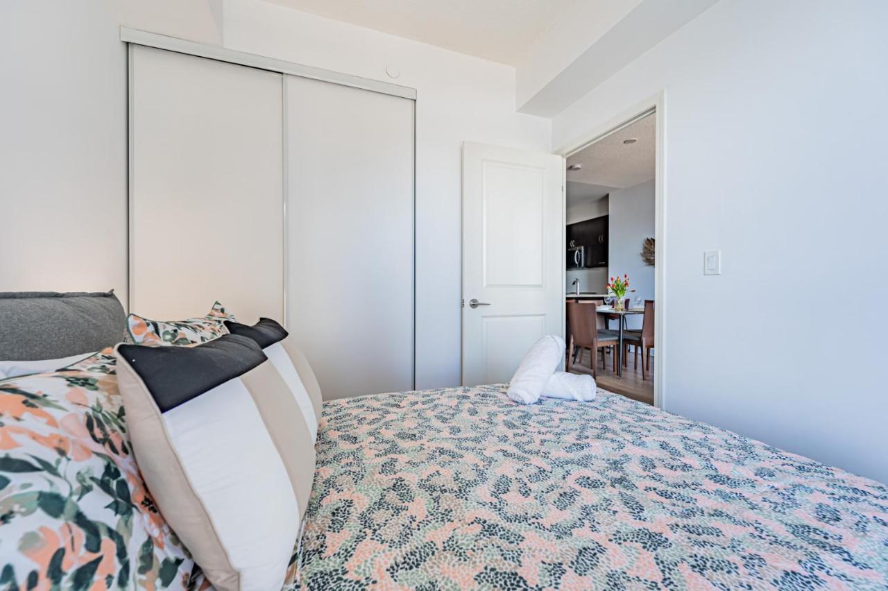 Condo In Parklawn & Lake Shore With Free Parking Close To Airport โตรอนโต ภายนอก รูปภาพ